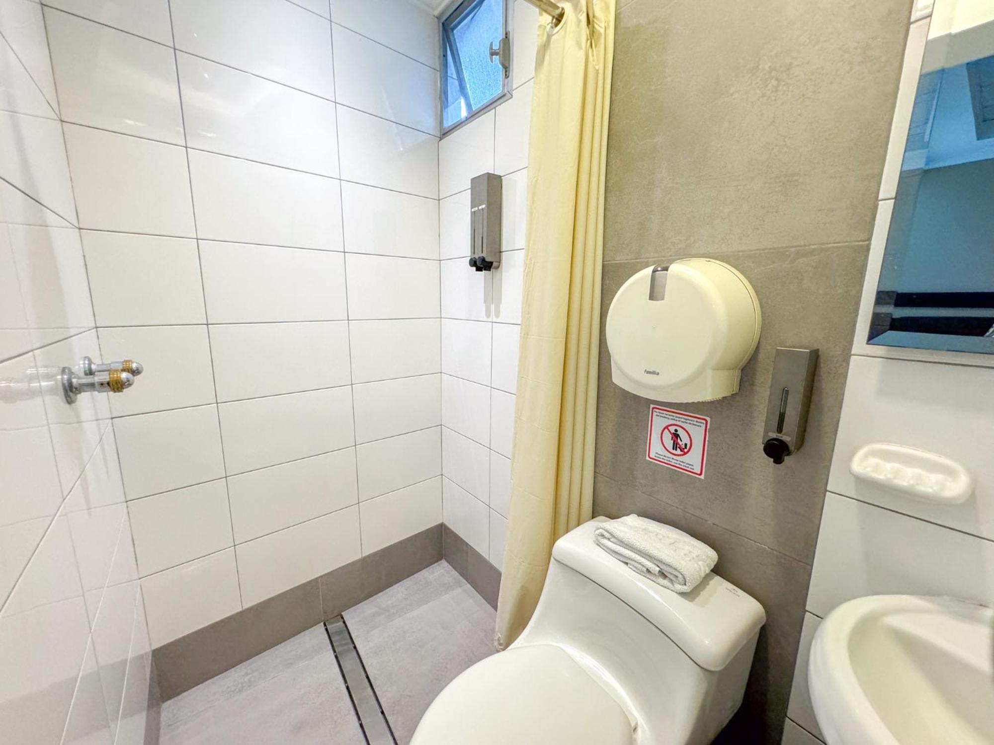 Gh Alexander Hotel جواياكيل المظهر الخارجي الصورة